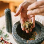 découvrez des remèdes naturels efficaces pour améliorer votre bien-être au quotidien. explorez des solutions saines et simples, issues de la nature, pour soulager divers maux et favoriser une meilleure santé.