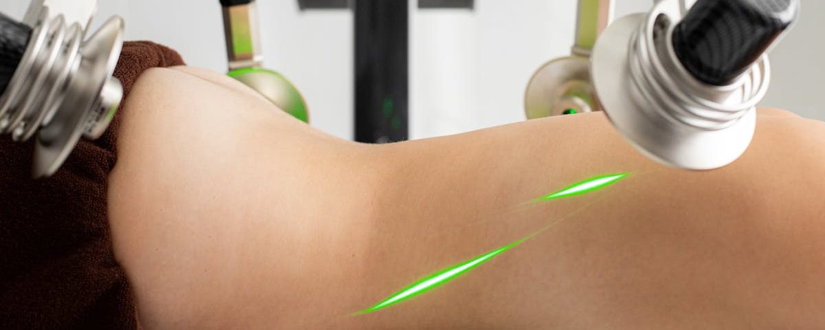 découvrez la thérapie au laser, une méthode innovante et efficace pour traiter diverses conditions médicales. améliorez votre bien-être et soulagez la douleur grâce à cette technologie de pointe qui stimule la régénération cellulaire.