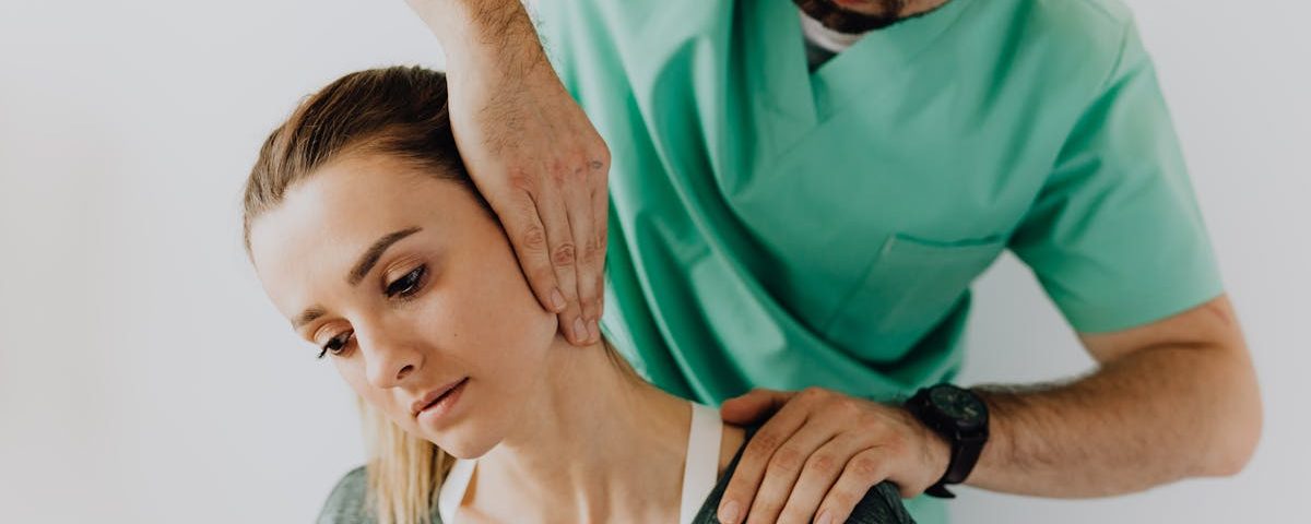 découvrez les bienfaits de l'ostéopathie, une approche thérapeutique naturelle qui soulage les douleurs et améliore le bien-être général. apprenez comment cette méthode holistique peut vous aider à retrouver l'équilibre physique et émotionnel.