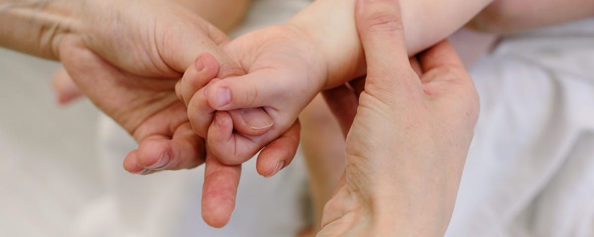 découvrez la thérapie par ondes de choc, une méthode innovante pour soulager la douleur, stimuler la guérison des tissus et améliorer la mobilité. idéal pour traiter les blessures musculo-squelettiques et favoriser la réhabilitation, cette technique non invasive offre des résultats rapides et durables. apprenez-en plus sur ses bienfaits et son efficacité.