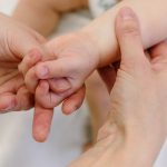 découvrez la thérapie par ondes de choc, une méthode innovante pour soulager la douleur, stimuler la guérison des tissus et améliorer la mobilité. idéal pour traiter les blessures musculo-squelettiques et favoriser la réhabilitation, cette technique non invasive offre des résultats rapides et durables. apprenez-en plus sur ses bienfaits et son efficacité.