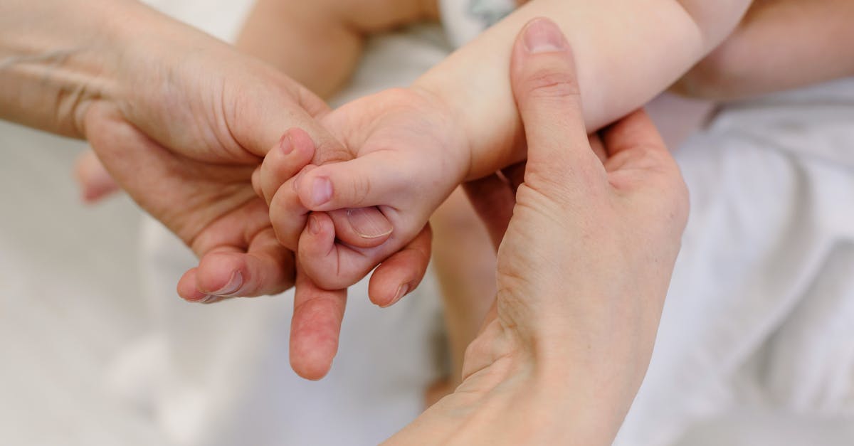 découvrez la thérapie par ondes de choc, une méthode innovante pour soulager la douleur, stimuler la guérison des tissus et améliorer la mobilité. idéal pour traiter les blessures musculo-squelettiques et favoriser la réhabilitation, cette technique non invasive offre des résultats rapides et durables. apprenez-en plus sur ses bienfaits et son efficacité.