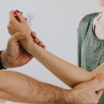 découvrez les manipulations ostéopathiques, une approche douce et naturelle pour soulager les douleurs, améliorer la mobilité et favoriser la guérison du corps. appprenez comment ces techniques personnalisées peuvent vous aider à retrouver votre bien-être.