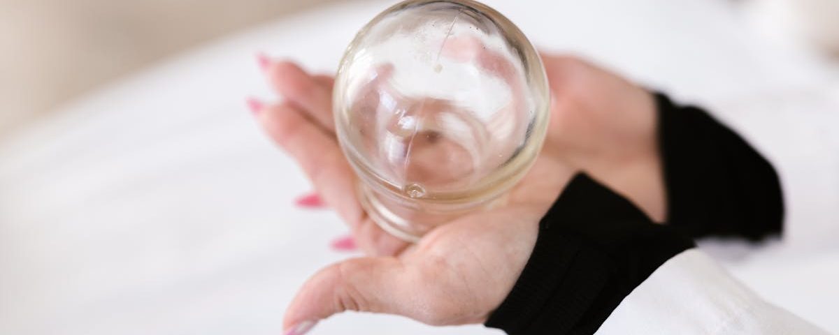 découvrez la médecine manuelle, une approche thérapeutique visant à soulager la douleur et améliorer le bien-être grâce à des techniques manuelles. apprenez comment cette méthode naturelle peut contribuer à votre santé globale et à votre qualité de vie.