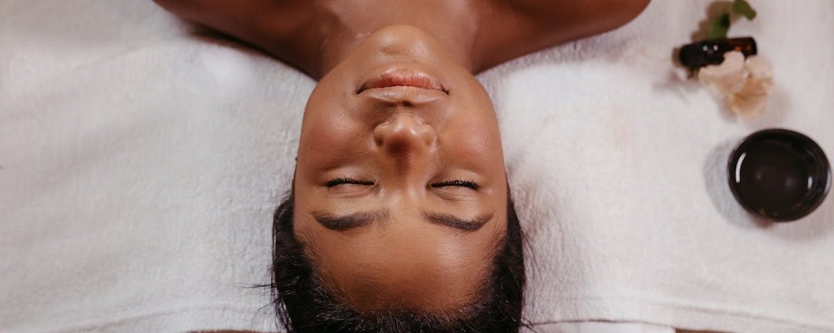 découvrez la décompression neurovertébrale, une thérapie innovante visant à soulager les douleurs du dos et à améliorer la santé de votre colonne vertébrale. apprenez comment cette méthode douce favorise la régénération des disques intervertébraux et le bien-être général.