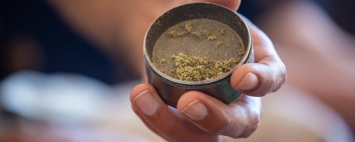 découvrez la médecine manuelle, une approche thérapeutique douce visant à soulager les douleurs et améliorer le bien-être physique grâce à des techniques manuelles précises.