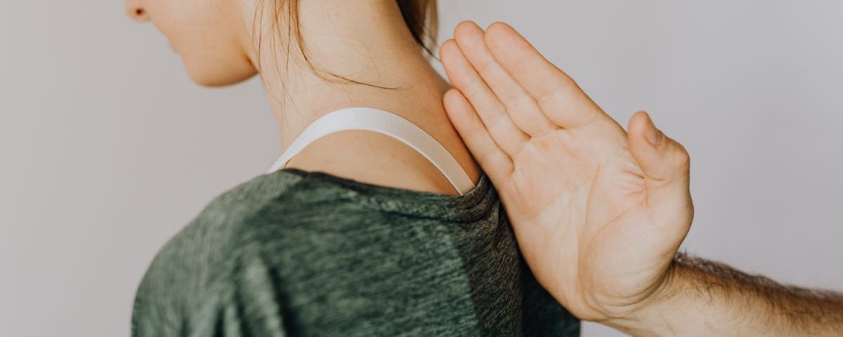 découvrez l'ostéopathie, une approche de soins manuels visant à soulager la douleur et à améliorer le bien-être. apprenez comment cette méthode holistique peut traiter divers maux, de la douleur chronique aux troubles musculo-squelettiques, et favorisez une meilleure qualité de vie grâce à des techniques adaptées et personnalisées.