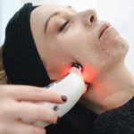 découvrez les bienfaits de la thérapie au laser, une solution innovante pour soulager la douleur, promouvoir la guérison et améliorer votre bien-être. cette technique non invasive utilise des faisceaux lumineux pour cibler les zones à traiter, offrant ainsi une alternative efficace et rapide aux méthodes traditionnelles.