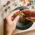 découvrez des remèdes naturels efficaces pour améliorer votre bien-être quotidien. explorez des solutions à base de plantes, d'huiles essentielles et de méthodes traditionnelles pour soulager divers maux de manière saine et naturelle.