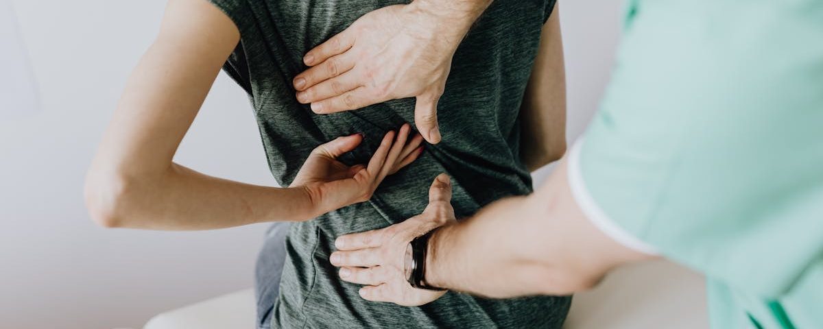 découvrez l'ostéopathie, une approche holistique de la santé qui utilise des techniques manuelles pour soulager la douleur, améliorer la mobilité et favoriser le bien-être général. que vous souffriez de douleurs chroniques, de soucis posturaux ou que vous souhaitiez simplement bénéficier d'un soin préventif, l'ostéopathie pourrait être la solution pour vous. explorez les bienfaits de cette médecine douce et retrouvez une meilleure qualité de vie.