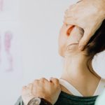 découvrez les bienfaits de l'ostéopathie, une approche douce et naturelle pour soulager vos douleurs et retrouver votre bien-être. apprenez comment cette méthode thérapeutique peut améliorer votre santé au quotidien.