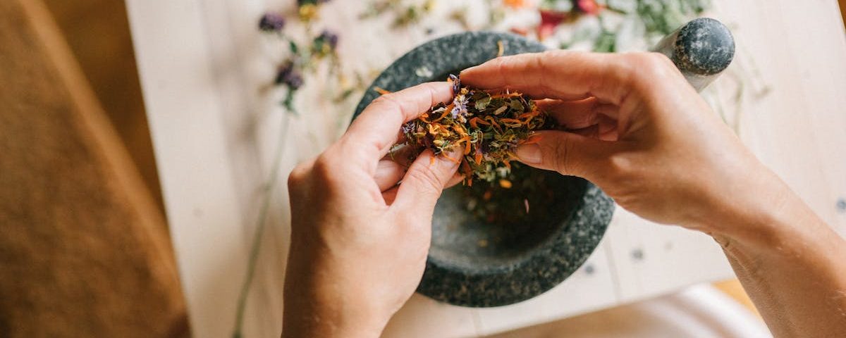 découvrez des remèdes naturels pour améliorer votre bien-être. apprenez à connaître les plantes, les huiles essentielles et d'autres solutions douces pour apaiser vos maux du quotidien.