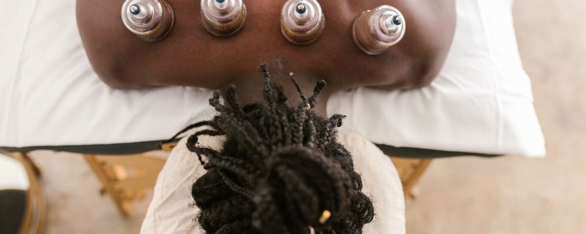 découvrez la naturopathie, une approche holistique de la santé basée sur des méthodes naturelles. apprenez à équilibrer votre corps et votre esprit grâce à des conseils en nutrition, des plantes médicinales et d'autres techniques pour améliorer votre bien-être au quotidien.