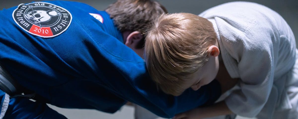 découvrez les techniques ostéopathiques qui favorisent le bien-être physique et mental. apprenez comment ces approches complémentaires peuvent soulager les douleurs, améliorer la posture et optimiser votre santé globale grâce à des manipulations douces et des conseils personnalisés.