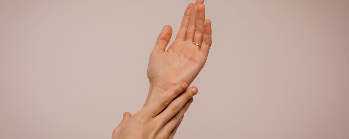 découvrez la thérapie par ondes de choc, une méthode innovante pour soulager la douleur et favoriser la guérison des tissus. idéale pour traiter les blessures musculo-squelettiques, cette technique non invasive stimule la circulation sanguine et accélère la récupération. informez-vous sur ses bénéfices et comment elle peut améliorer votre qualité de vie.