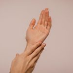 découvrez la thérapie par ondes de choc, une méthode innovante pour soulager la douleur et favoriser la guérison des tissus. idéale pour traiter les blessures musculo-squelettiques, cette technique non invasive stimule la circulation sanguine et accélère la récupération. informez-vous sur ses bénéfices et comment elle peut améliorer votre qualité de vie.