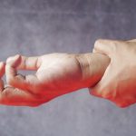 découvrez les causes, les symptômes et les traitements de la douleur au poignet. informez-vous sur les meilleures pratiques pour soulager et prévenir les douleurs au poignet avec nos conseils d'experts.