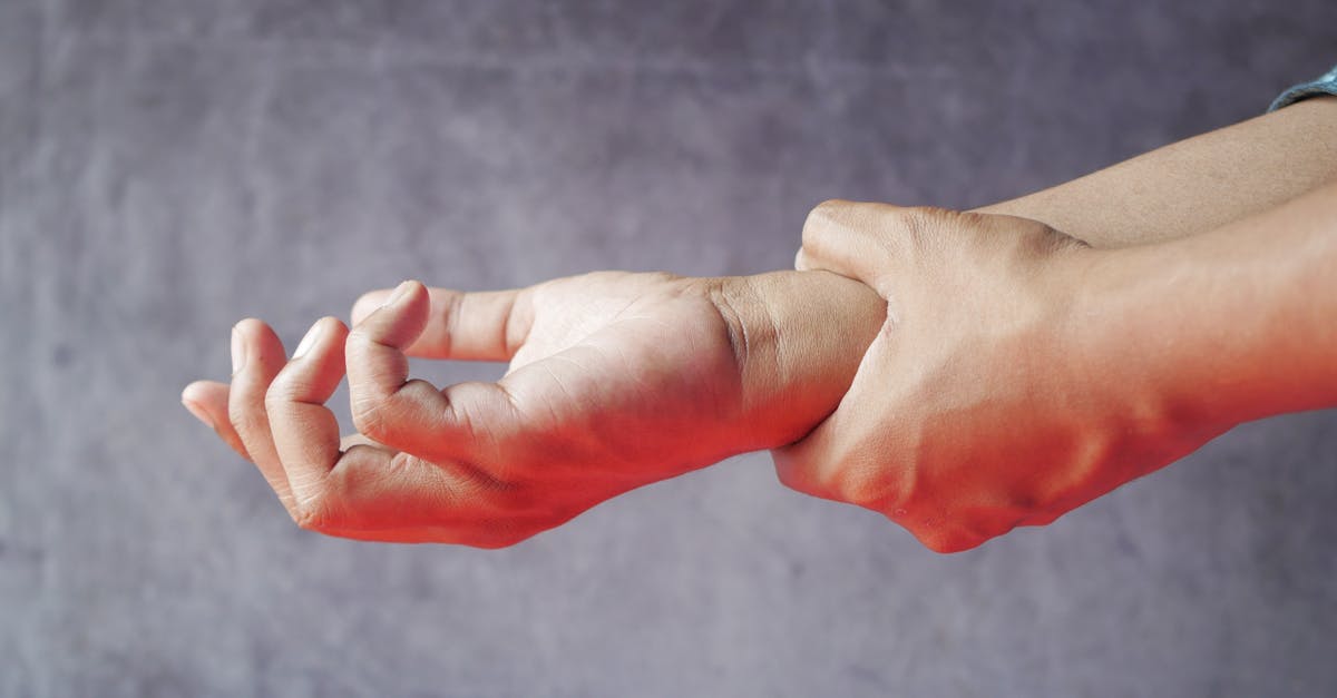 découvrez les causes, les symptômes et les traitements de la douleur au poignet. informez-vous sur les meilleures pratiques pour soulager et prévenir les douleurs au poignet avec nos conseils d'experts.