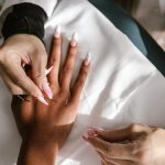 découvrez la médecine manuelle, une approche thérapeutique douce qui utilise des techniques manuelles pour traiter les douleurs musculaires et articulaires, améliorer la mobilité et favoriser le bien-être général. explorez ses bienfaits et comment elle peut contribuer à votre santé.