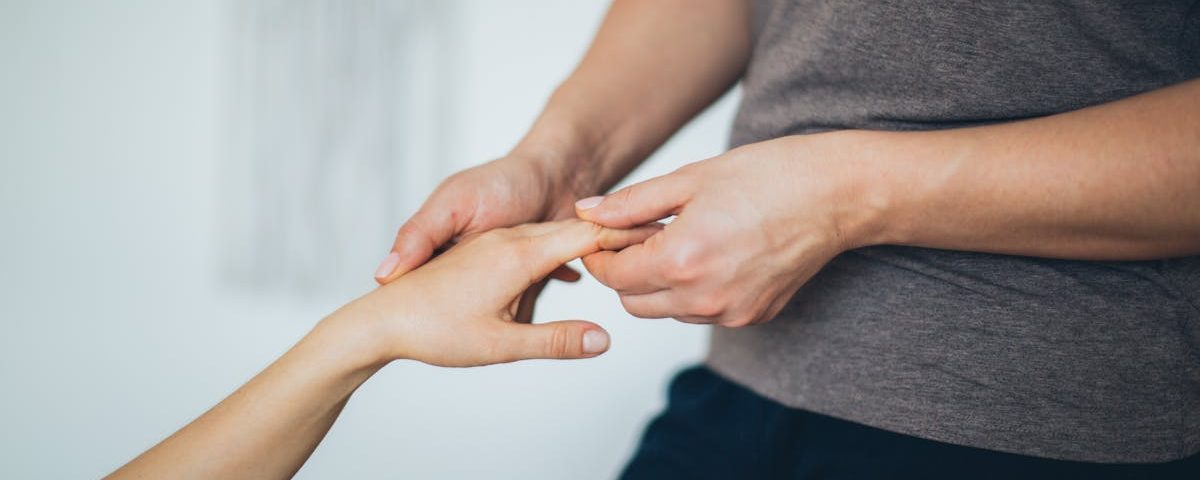 découvrez la thérapie manuelle : une approche naturelle pour soulager les douleurs musculaires, améliorer la mobilité articulaire et favoriser le bien-être général grâce à des techniques de manipulation spécialisées.