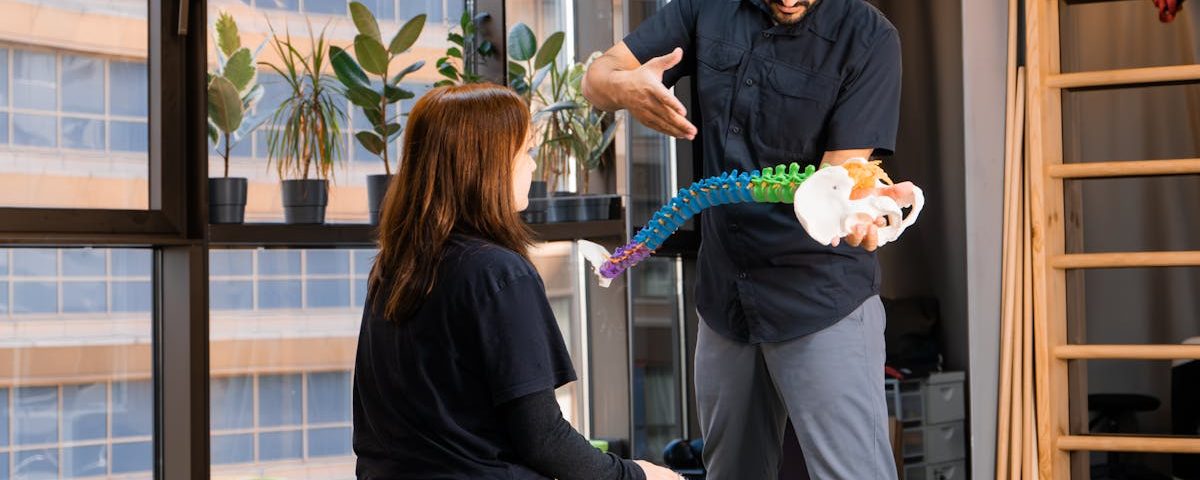 découvrez l'ostéopathie, une approche thérapeutique douce axée sur la prévention et le traitement des douleurs et des dysfonctionnements du corps. apprenez comment cette discipline holistique peut améliorer votre bien-être et vous aider à retrouver une meilleure mobilité.